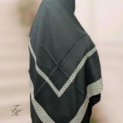 روسری مشکی حاشیه دار