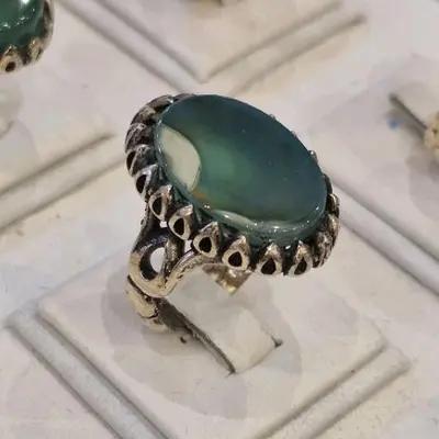 انگشتر عقیق سبز یمنی رکاب طلاروس اشکی