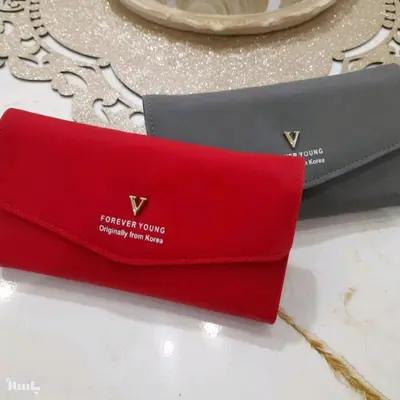 کیف پول زنانه طرح V همراه با بند دور مچ با رنگ‌های متنوع