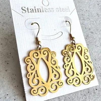 گوشواره آویز استیل طلایی طرح قاب اسلیمی و درا (مدل مستطیلی)