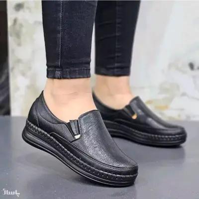 کفش طبی اداری زنانه داروخانه ای دارای پدخارپاشنه و دور دوخت