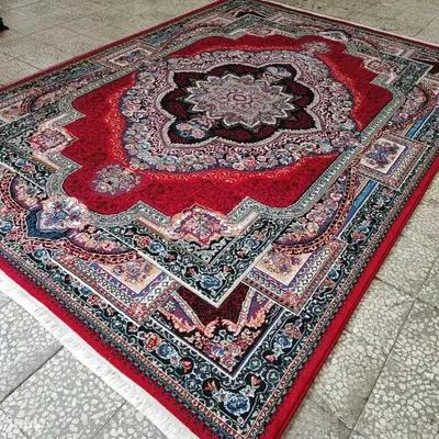 فرش قرمز لاکی 700 شانه تراکم 1800 طرح ترنج سنتی