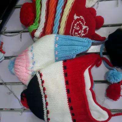 کلاه زمستانی پسرانه رنگ ابی وقرمز بچگانه