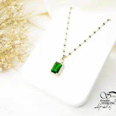 گردنبند زنانه نگین سبز مربعی کد 5745-136825