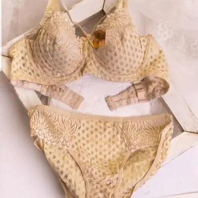 ست لباس زیر زنانه مجلسی ست لباس زیر فنردار دانتل شورت و سوتین زنانه ست